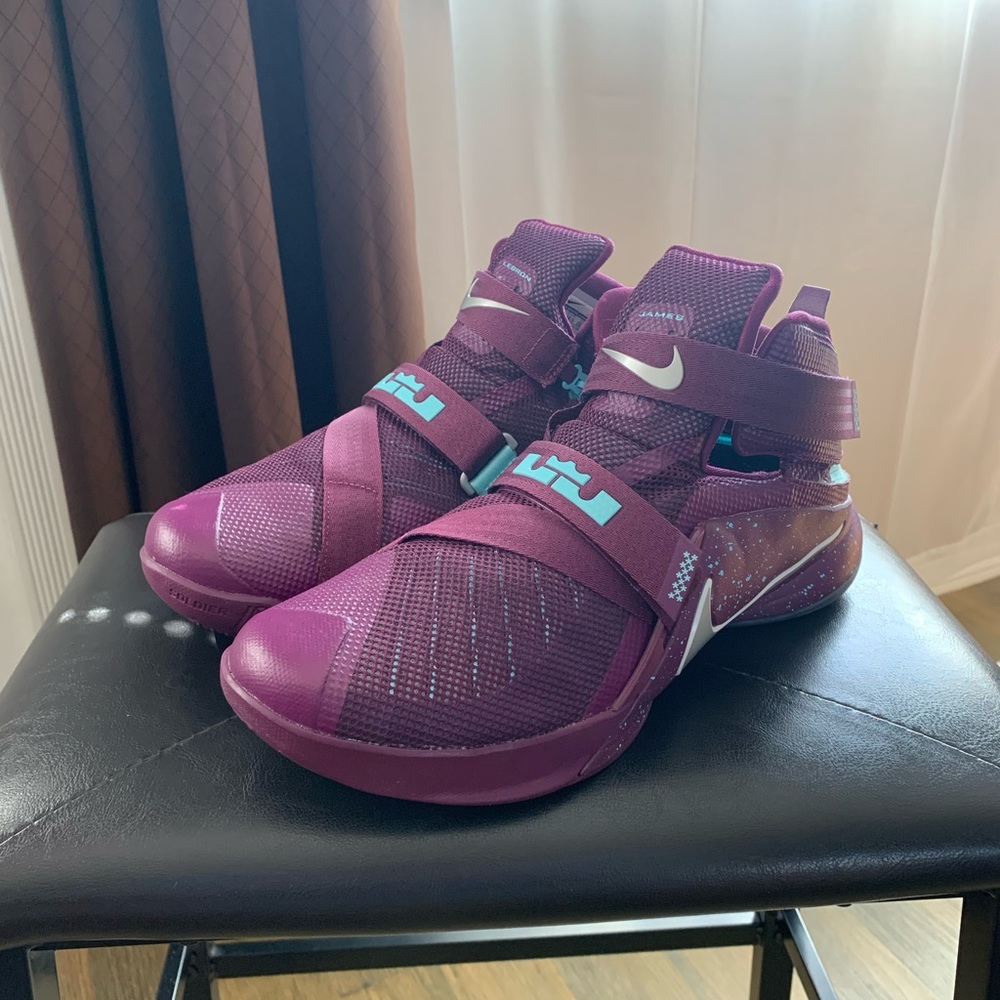 Mens Nike Lebron Soldier IX Flyease